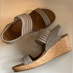 Skechers Luxe Foam Sandal Size 8